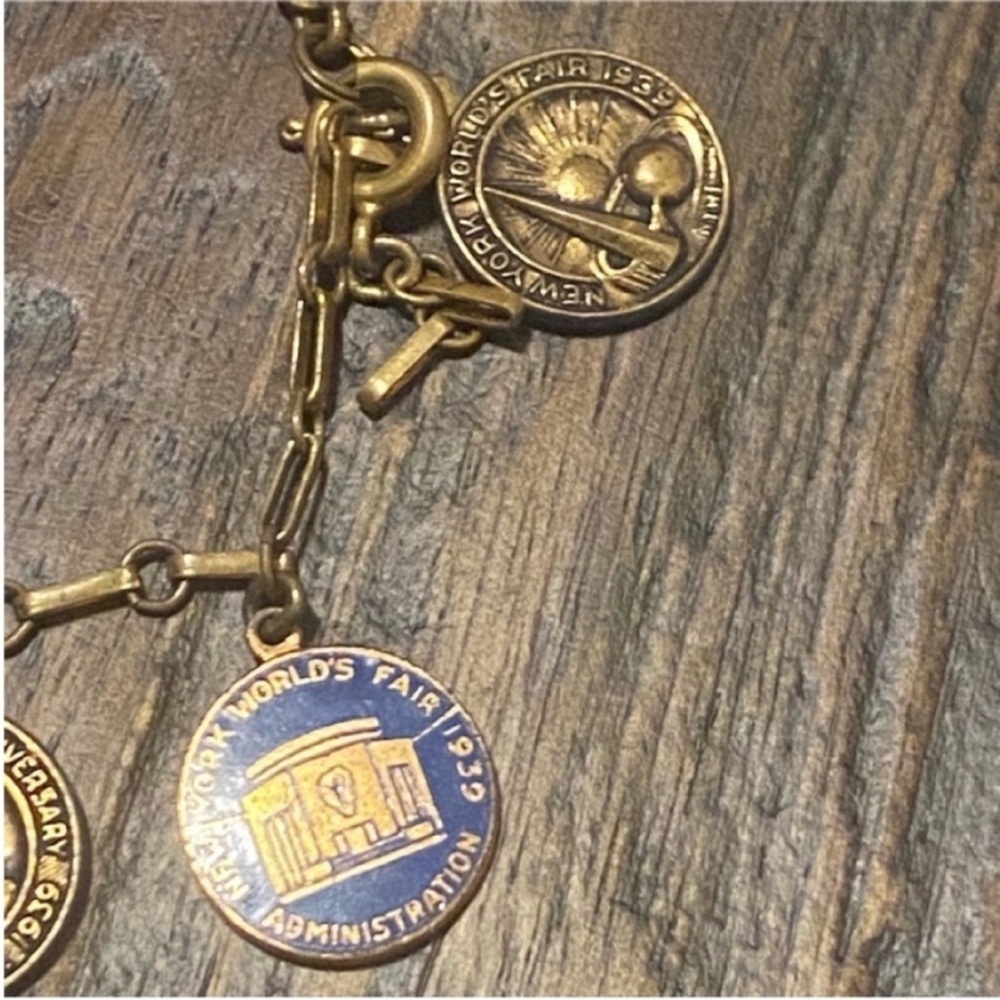 1939 worlds fair bracelet - Picture 2 of 8